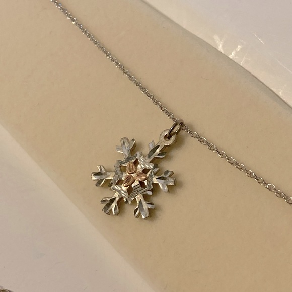 Landstrom’s Black Hills Gold Sterling Silver Snowflake Pendant on Chain - Picture 2 of 4